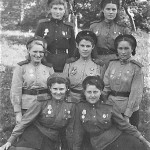 Нина Головчанская(в 1 ряду вторая) с боевыми подругами